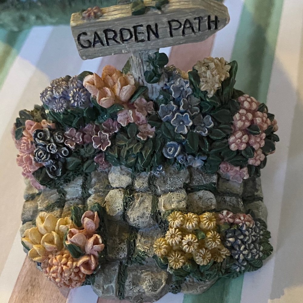 Garden Path Floral Figurine ivy innocence   Glued on sign